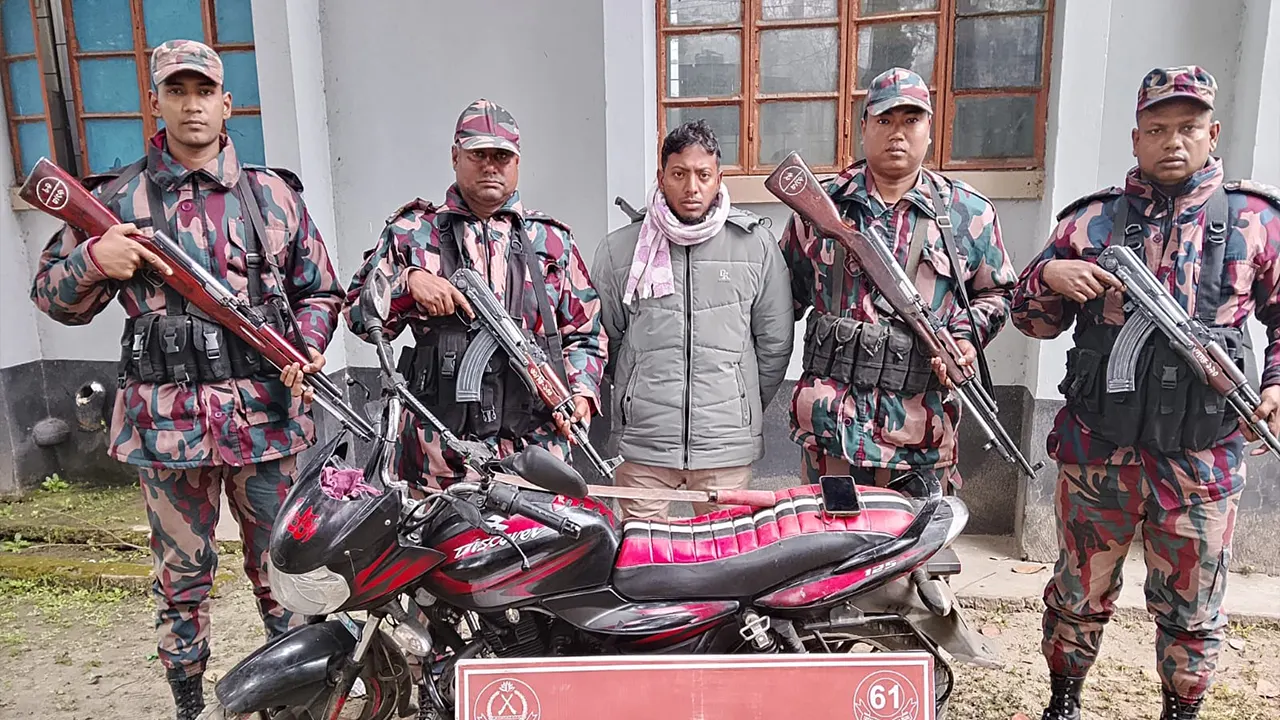 অস্ত্রসহ ছাত্রশিবিরের বহিষ্কৃত নেতা গ্রেপ্তার